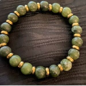 Jade Stone Bracelet W/Gold Tone Spacer Beads.